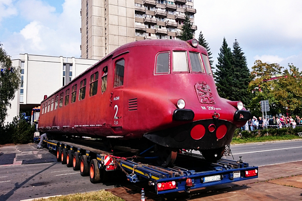 Словацкая ракета (поезд ТАТРА Т 68) отправляется на реконструкцию